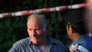 Un pensionato che ha gli orti lungo la strada del rogo