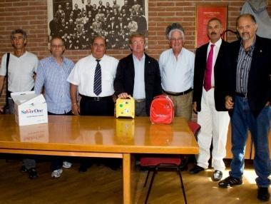 Donato un nuovo defibrillatore