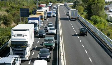 Incidente tra mezzi pesanti, cinque chilometri di coda sulla Fi-Pi-Li