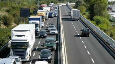 Incidente tra mezzi pesanti, cinque chilometri di coda sulla Fi-Pi-Li