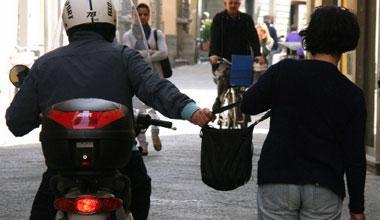 Scippatrice seriale arrestata dopo 12 colpi