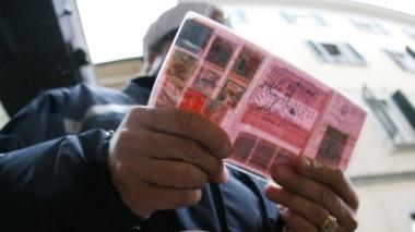 Non ha mai preso la patente, ma guida l'auto: rischia fino a novemila euro d'ammenda