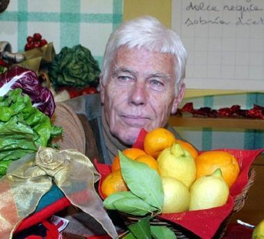 <b>CIBO E TRADIZIONI.</b> Una curiosa immagine di Beppe Bigazzi 