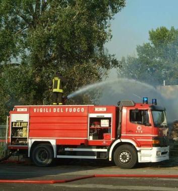 Un mezzo impiegato dai vigili del fuoco 
