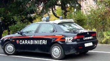 Tenta il suicidio a colpi di coltello