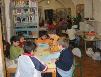 Linterno di una ludoteca per bambini fino agli 8 anni     