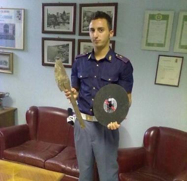 Il macete e il disco della smerigliatrice sequestrati al ladro    