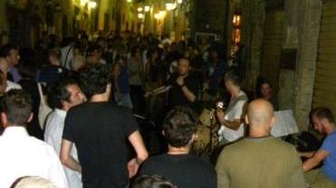 Vicoli “intasati” dai visitatori