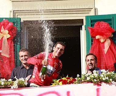 Vincenzo Nibali festeggia a Lamporecchio la vittoria alla Vuelta di Spagna  