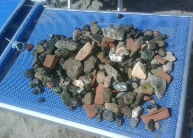 <b>I RIFIUTI.</b> Trovati domenica lungo la spiaggia di Follonica 