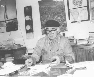 <strong>ANNI NOVANTA.</strong> Vittorio Cardini alla sua scrivania in municipio