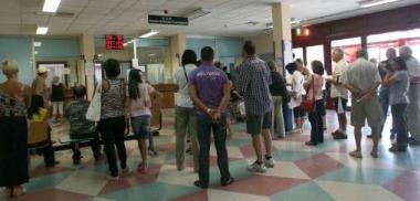 Gente in fila al Cup dellospedale   