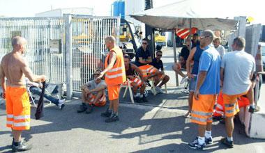 Protestano i lavoratori Ltm bloccato il terminal traghetti
