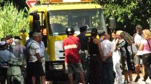 Limoncino, il carro attrezzi rimuove le auto che bloccano i camion