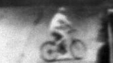 <b>IN BICI.</b> Gino Fatarelli durante uno dei suoi blitz notturni