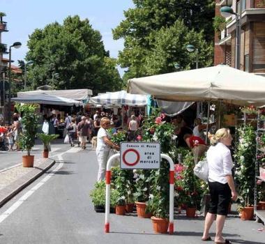 I banchi del mercato in viale Roma non piacciono alle persone che abitano in quella zona  