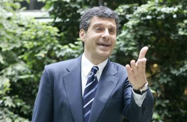Fabrizio Frizzi, presentatore di Miss Italia 2011 