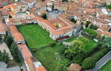 Larea dove dovrebbe sorgere il parcheggio interrato 