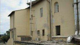 Nelle foto due delle aree in evidente degrado che saranno interessate dai lavori