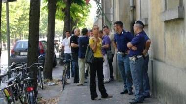 Poliziotti davanti al carcere Don Bosco