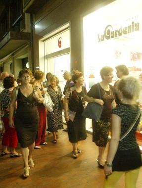 Negozi aperti di sera nel Centro commerciale naturale 