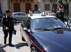 Minacciata col fucile e costretta a fare sesso
