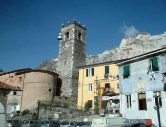Il borgo di Colonnata ospita oggi dalle 18 la performance della Musique dans la Rue   