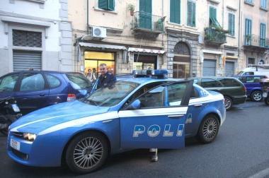 Una volante della polizia in azione          