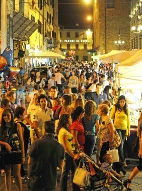 Torna Percorsi Notturni in centro 
