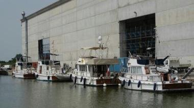 Le barche francesi ormeggiate in darsena