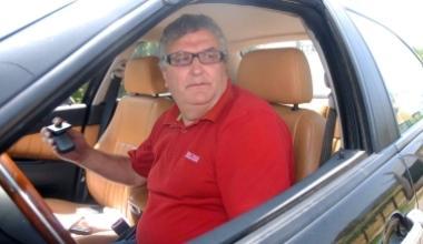 Sindaco insegue con la moglie il ladro e recupera l'auto