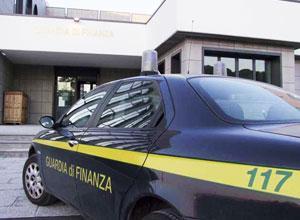 Il garage di casa trasformato in fabbrica per eroina: arrestata famiglia di cinque albanesi