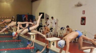 Atleti del Nuoto Cecina in vasca