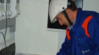 Tecnici dell’Enel al lavoro
