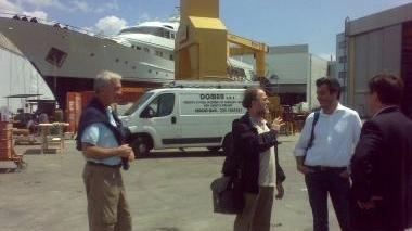 Il presidente della Provincia (a destra) sul piazzale Polo nautico