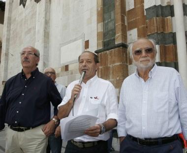 I presidenti delle tre associazioni di volontariato in piazza Duomo 