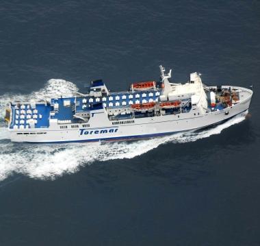 Una nave della compagnia Toremar sulla cui privatizzazione si attende lesito dellindagine dellAntitrust   