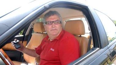 Il sindaco Renzo Mochi al volante della sua Fiat Sedici