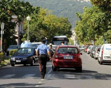 Donna di 35 anni investita da un'auto È ferita ad un braccio