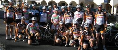 <b>CORAGGIOSI. </b>Il gruppone del Cral Continental sotto le Dolomiti 
