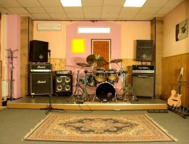 Apre la rinnovata sala prove musicali