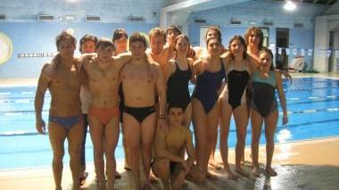 <b>NUOTO</b> Sopra, Chiara Logli; a destra Monica Bartolini con i suoi ragazzi