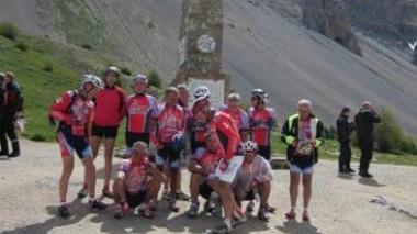 <b>CICLISMO</b> La comitiva Team Pisa 2001 sulle Alpi Francesi