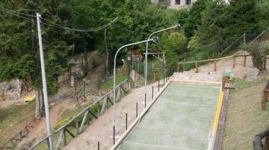 Il nuovo bocciodromo che verrà inaugurato oggi nei giardini di Piteglio