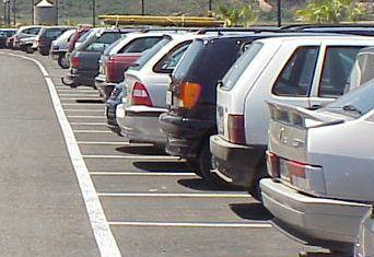 <b>VANDALI SCATENATI.</b> Nel parcheggio 