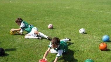 Piccoli calciatori si allenano al Claudio Merlo Camp che si svolge a Fiumalbo
