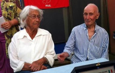 A sinistra Athe Gracci, la scrittrice socialista, premiata dal Psi locale 