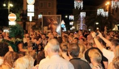 Negozi aperti di sera: un successo