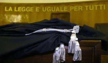 Ammanchi in hotel, scintille in aula tra un teste e il pm