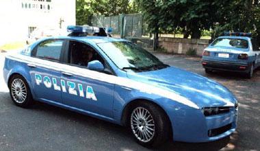 I poliziotti sparano in aria per fermarli ma i due scappano